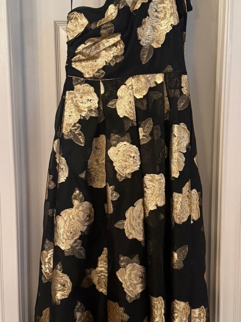 One-Shoulder Metallic Jacquard Gown - Picture 9 of 10